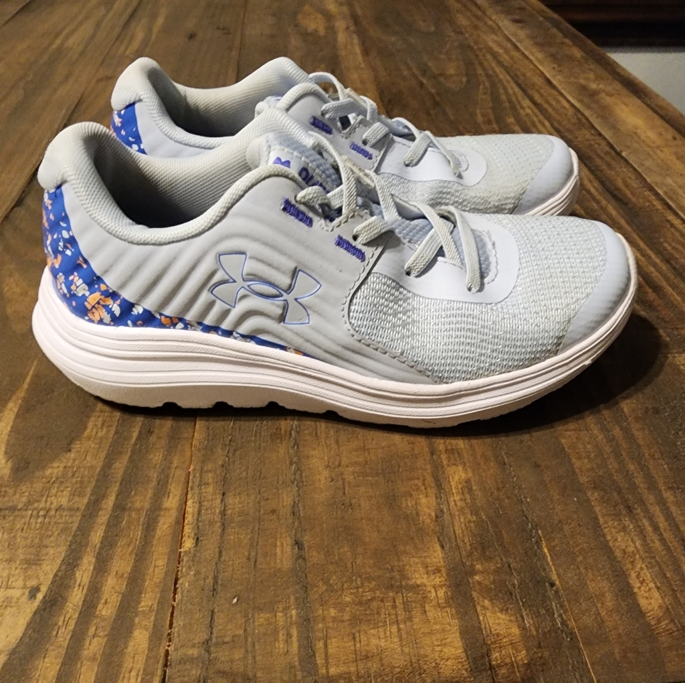 Girls Under Armour tennis shoes